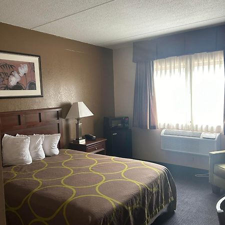 Super 8 By Wyndham Manchester Airport Екстер'єр фото