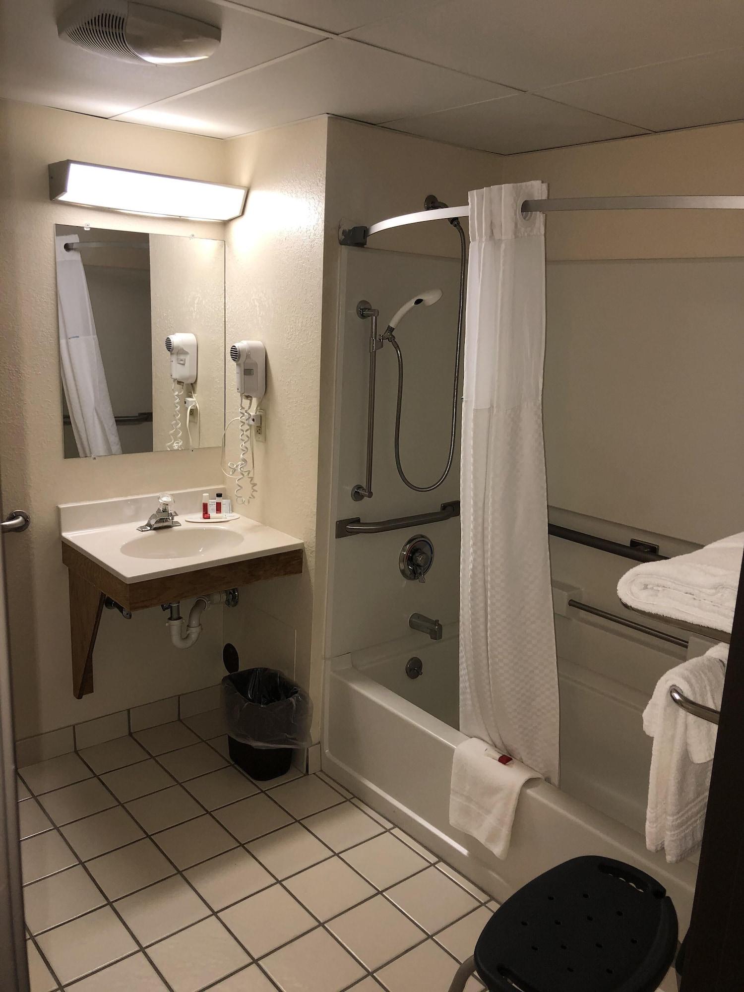 Super 8 By Wyndham Manchester Airport Екстер'єр фото