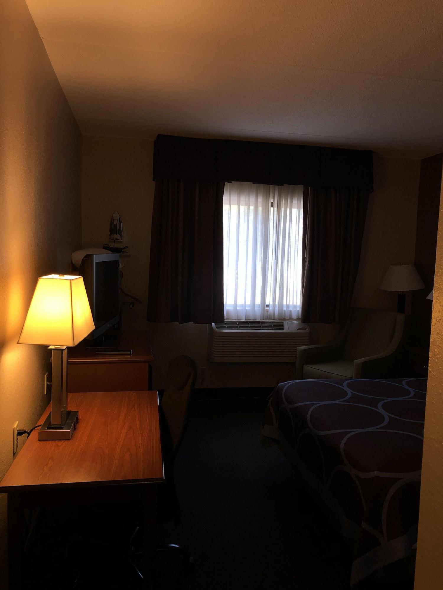 Super 8 By Wyndham Manchester Airport Екстер'єр фото
