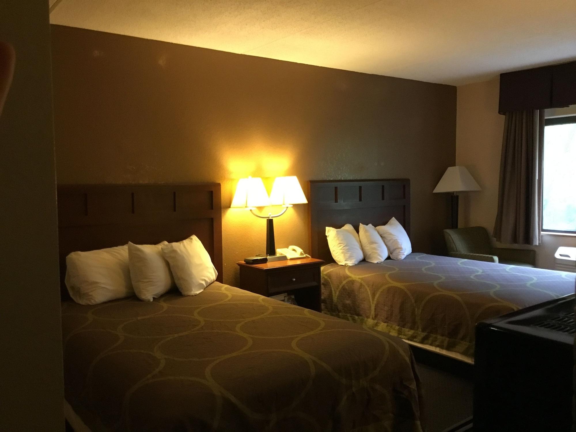 Super 8 By Wyndham Manchester Airport Екстер'єр фото