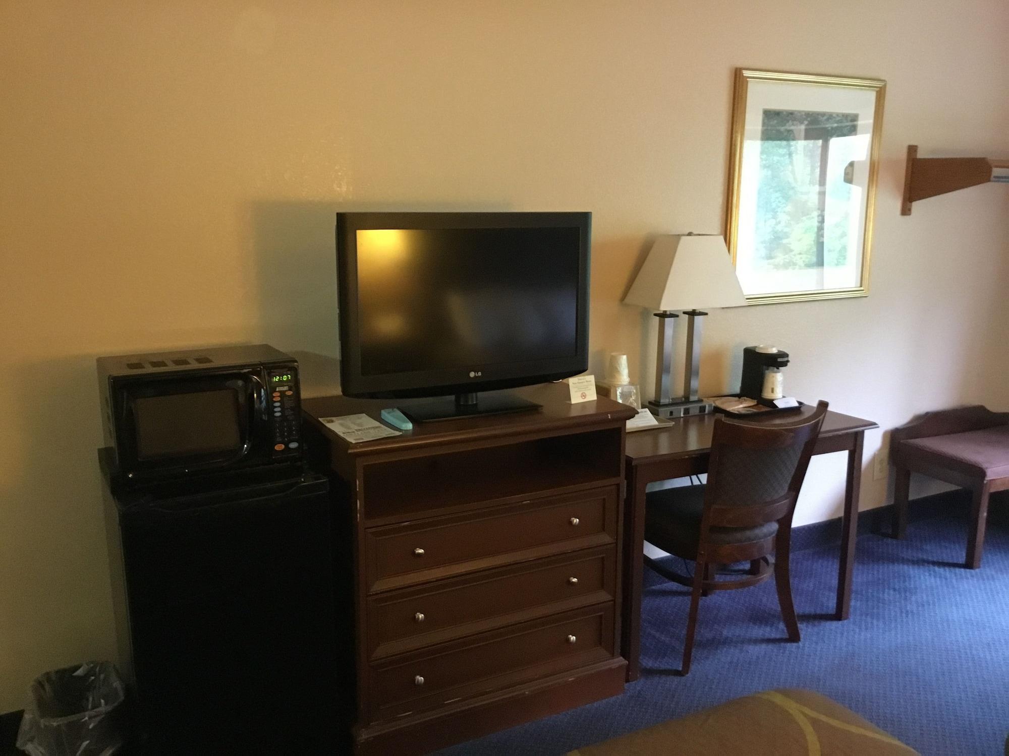 Super 8 By Wyndham Manchester Airport Екстер'єр фото