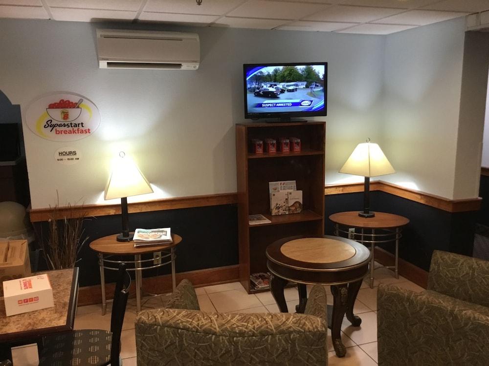 Super 8 By Wyndham Manchester Airport Екстер'єр фото