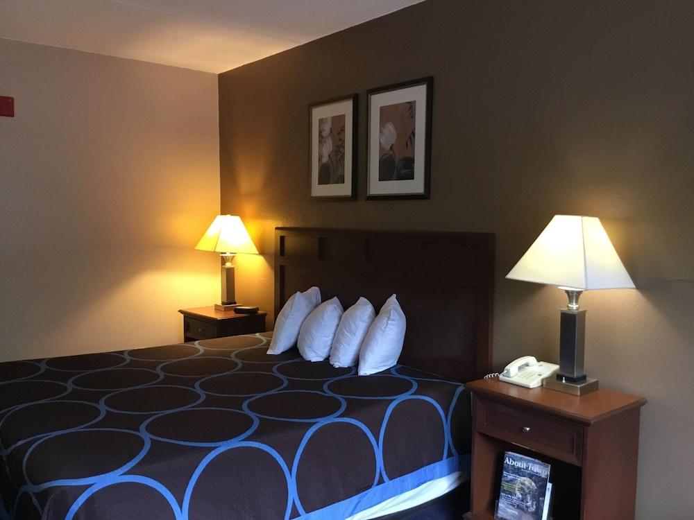 Super 8 By Wyndham Manchester Airport Екстер'єр фото