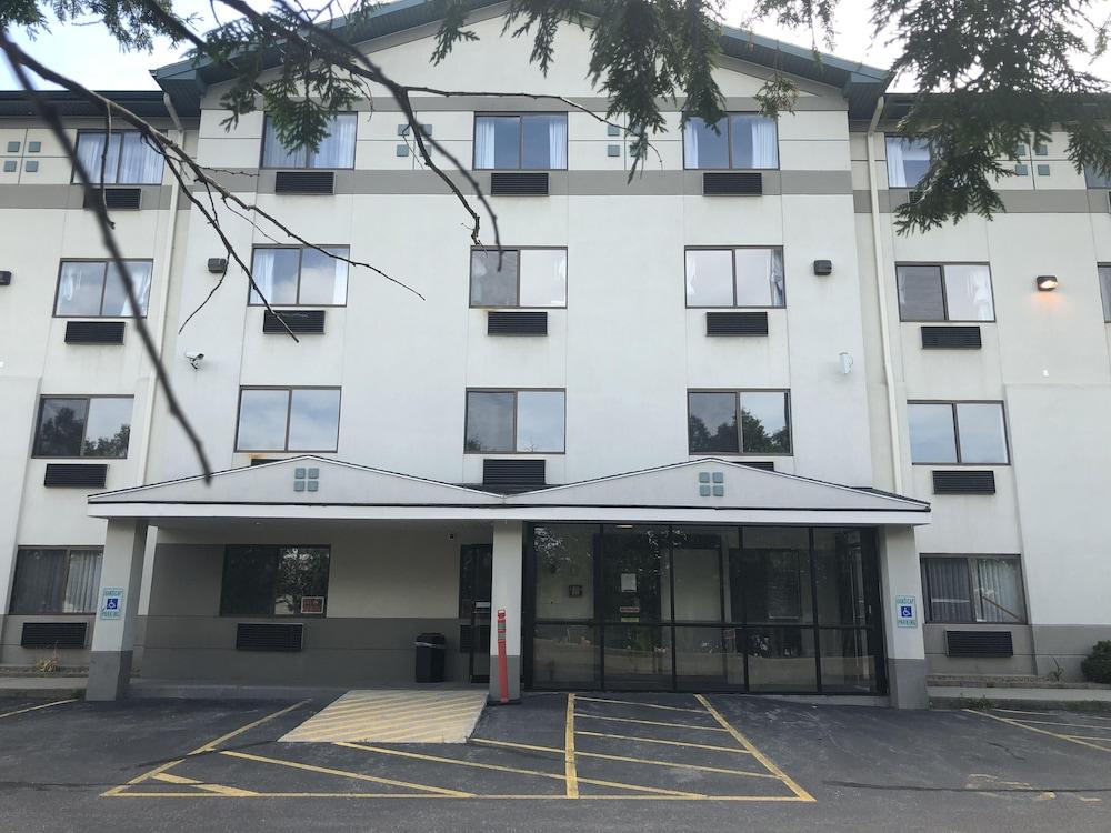 Super 8 By Wyndham Manchester Airport Екстер'єр фото