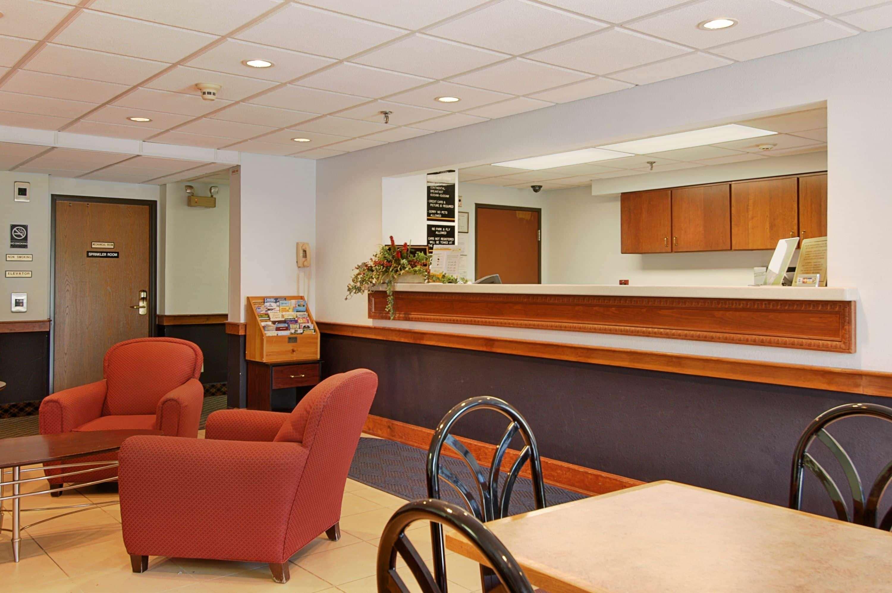 Super 8 By Wyndham Manchester Airport Інтер'єр фото